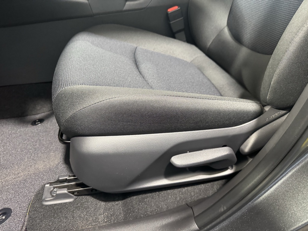 2025 Toyota RAV4 LE photo 22