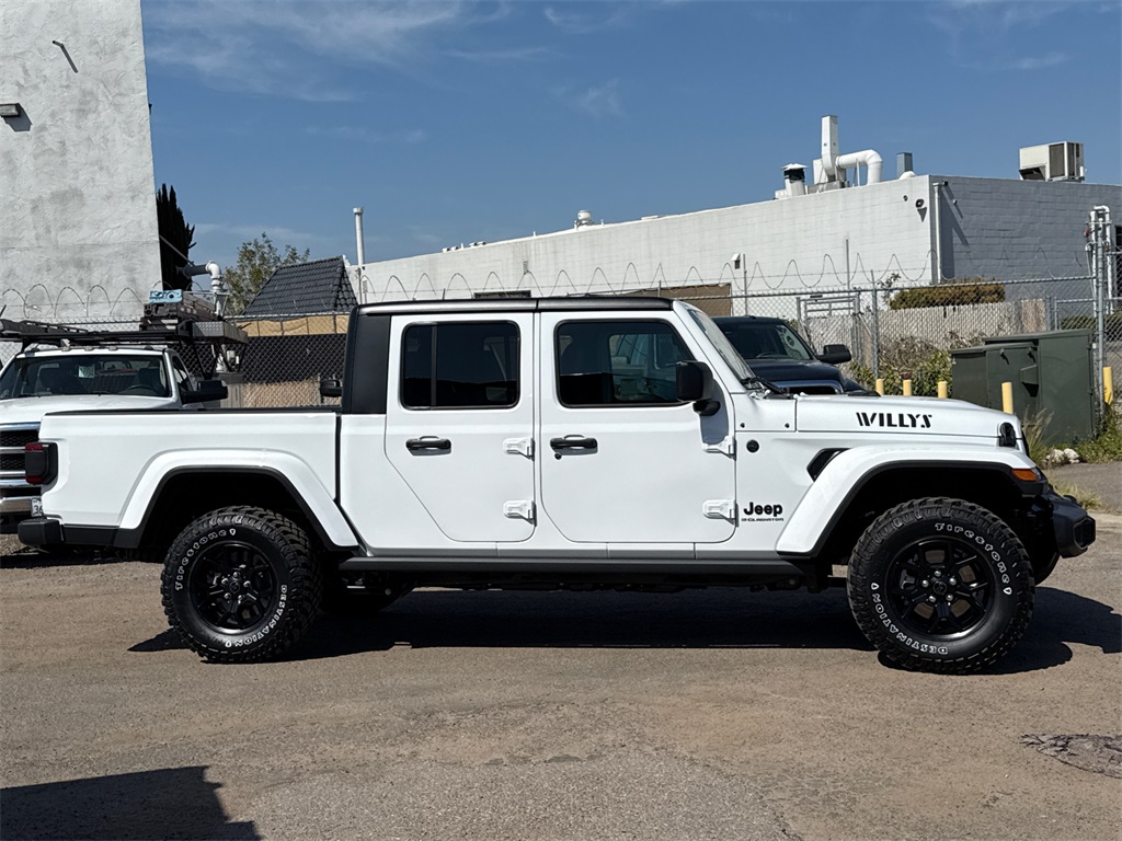 2025 Jeep Gladiator Willys photo 6