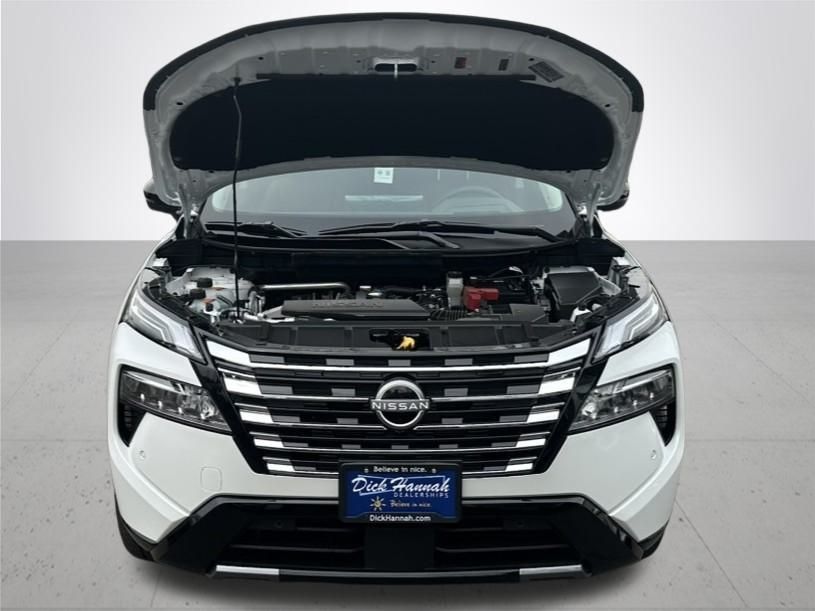 2026 Nissan Rogue Platinum photo 3