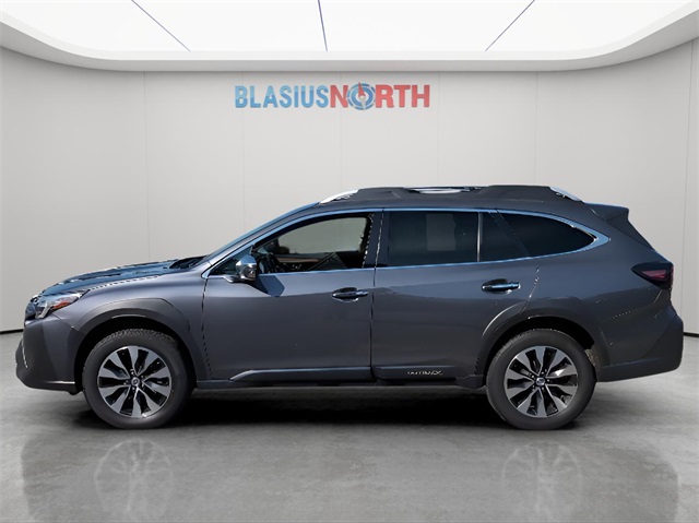 2023 Subaru Outback Touring's photo