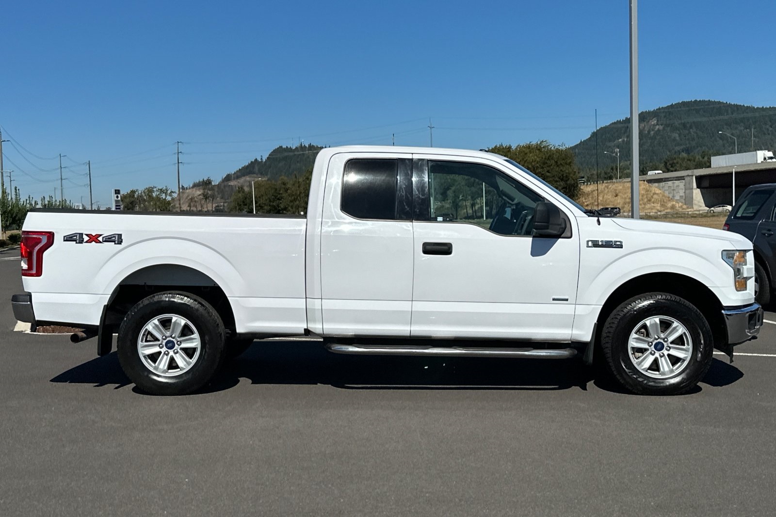 2015 Ford F-150 XLT photo 2