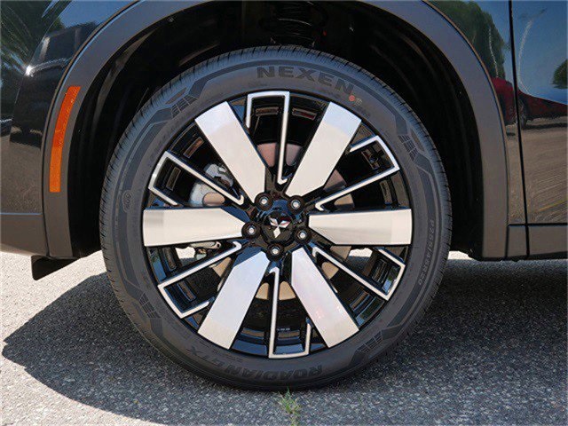 2025 Mitsubishi Outlander SE photo 3