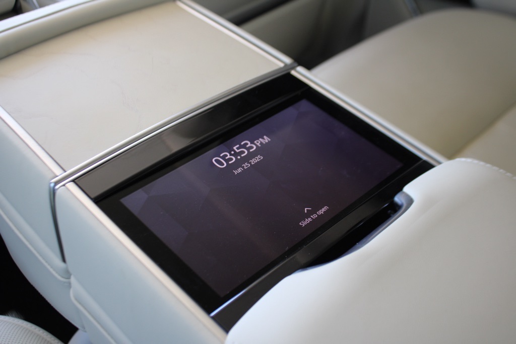 2024 Land Rover Range Rover SV photo 39