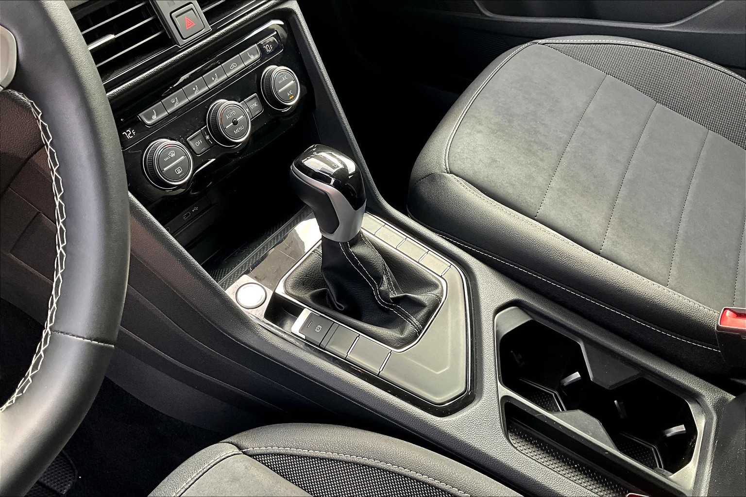 2024 Volkswagen Taos SE photo 14