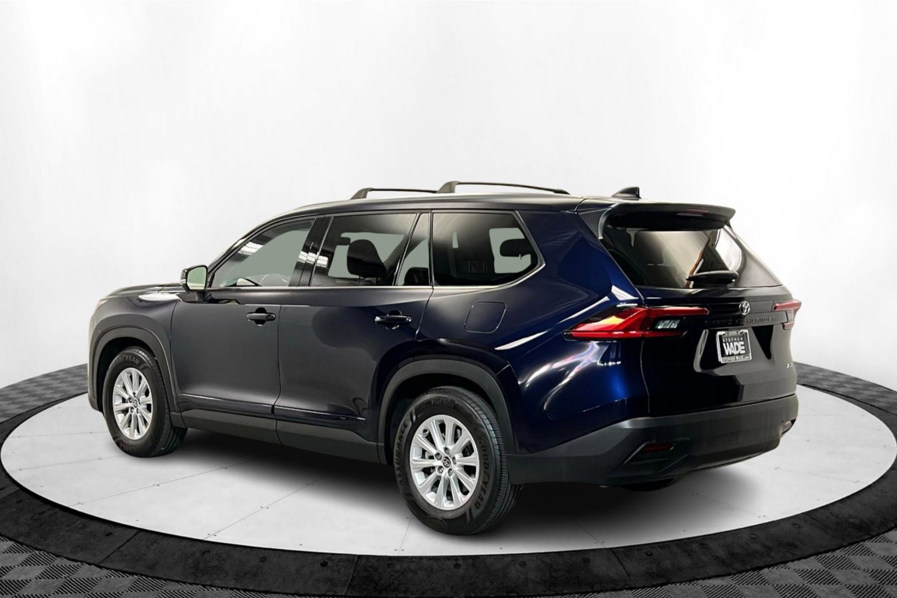 2024 Toyota Grand Highlander XLE photo 3