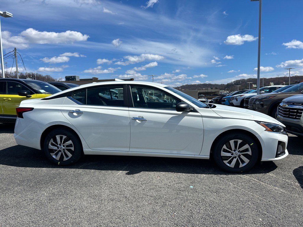 2025 Nissan Altima S photo 2