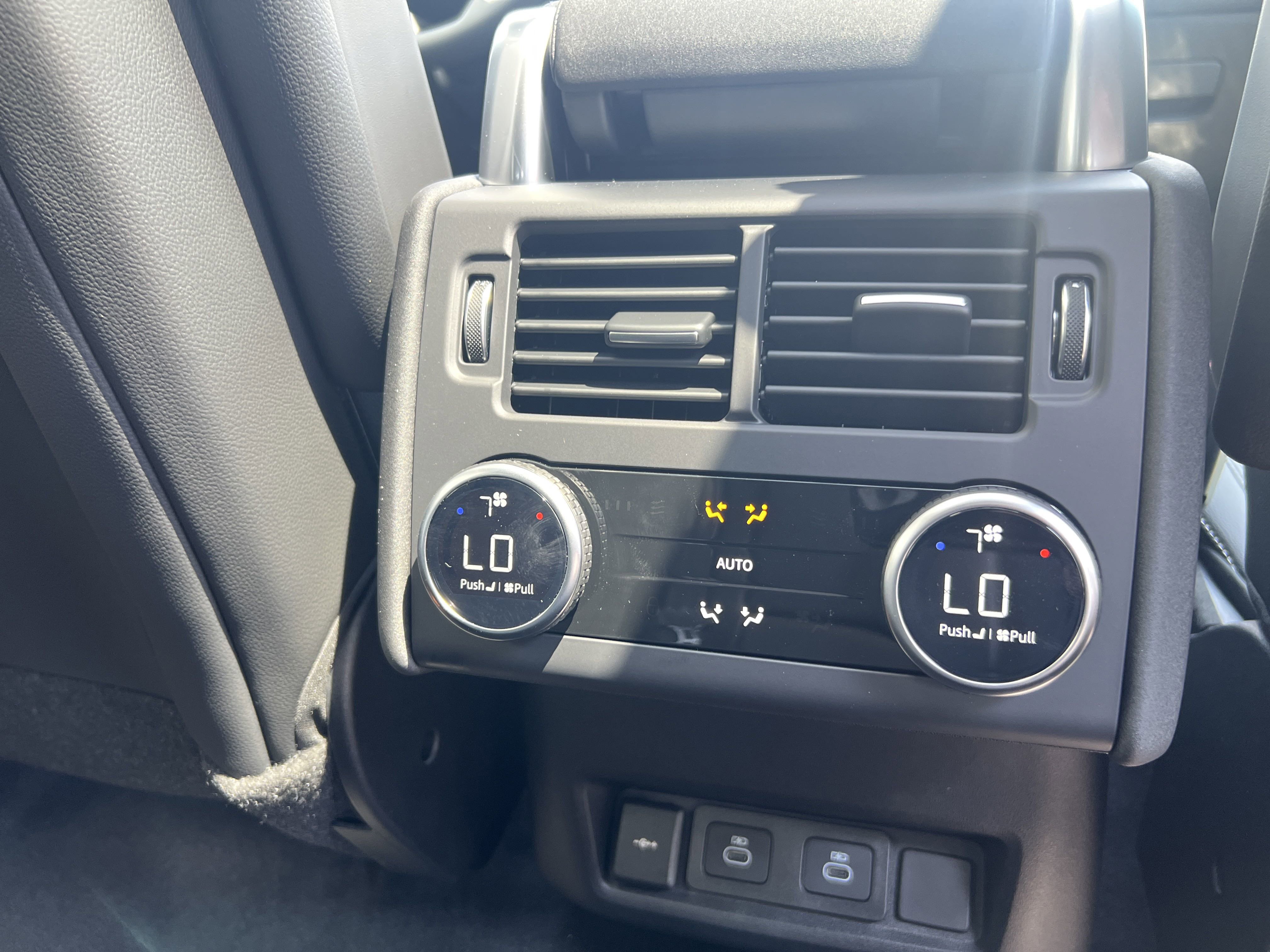 2025 Land Rover Discovery S photo 19