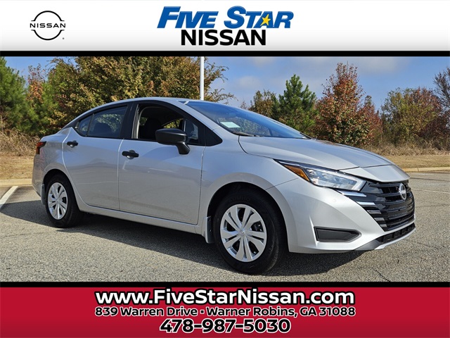 2025 Nissan Versa S's photo