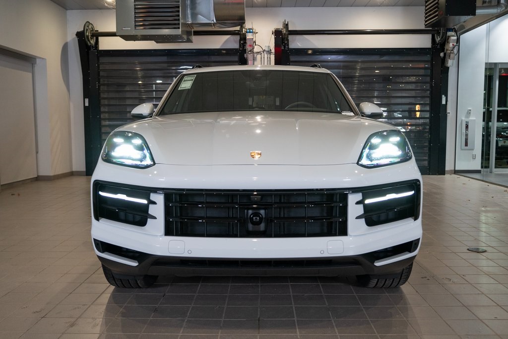 2025 Porsche Cayenne photo 2