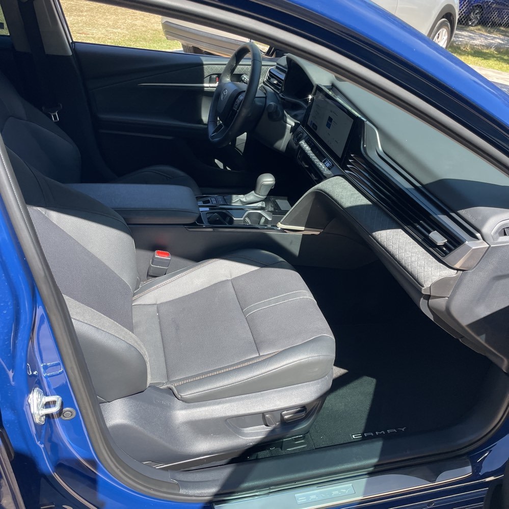2025 Toyota Camry XLE photo 7