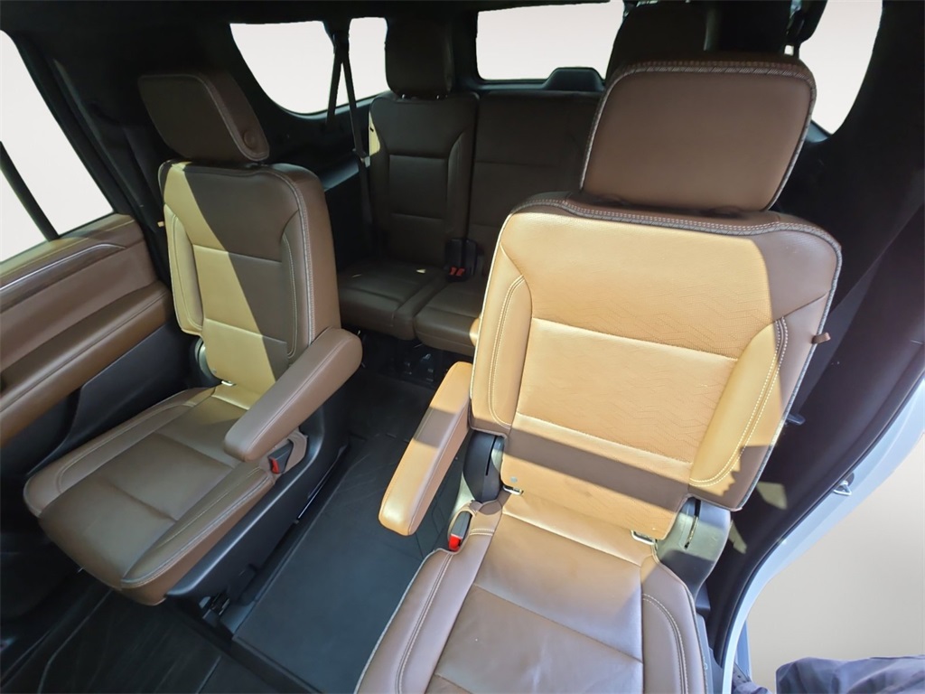 2021 Chevrolet Suburban High Country photo 11