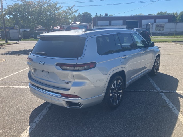 2023 Jeep Grand Cherokee Overland photo 5