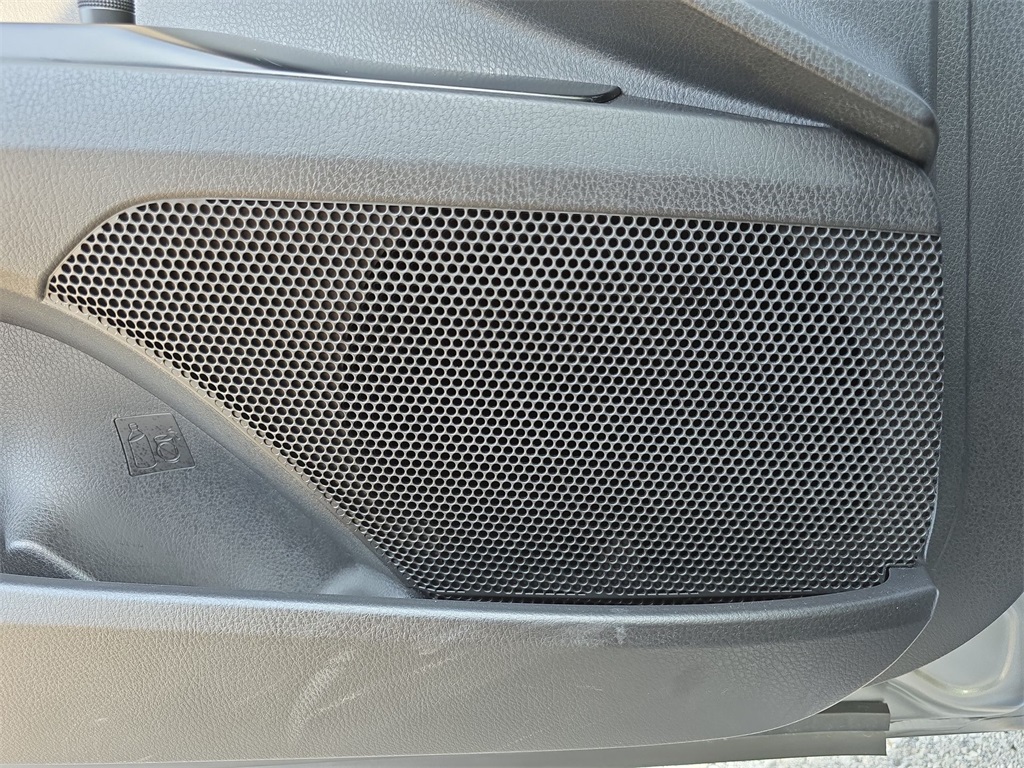 2025 Toyota Camry SE photo 15