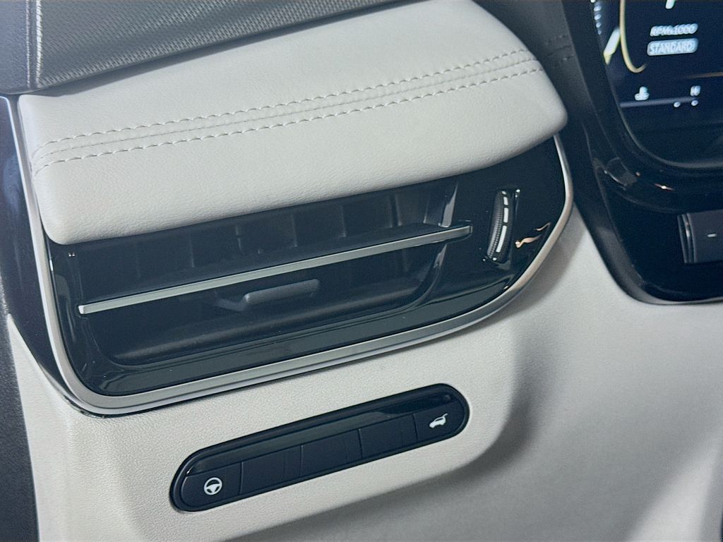 2026 Infiniti QX60 Luxe photo 10