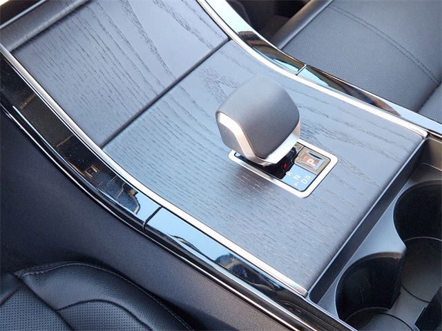 2025 Land Rover Range Rover Velar SE photo 16