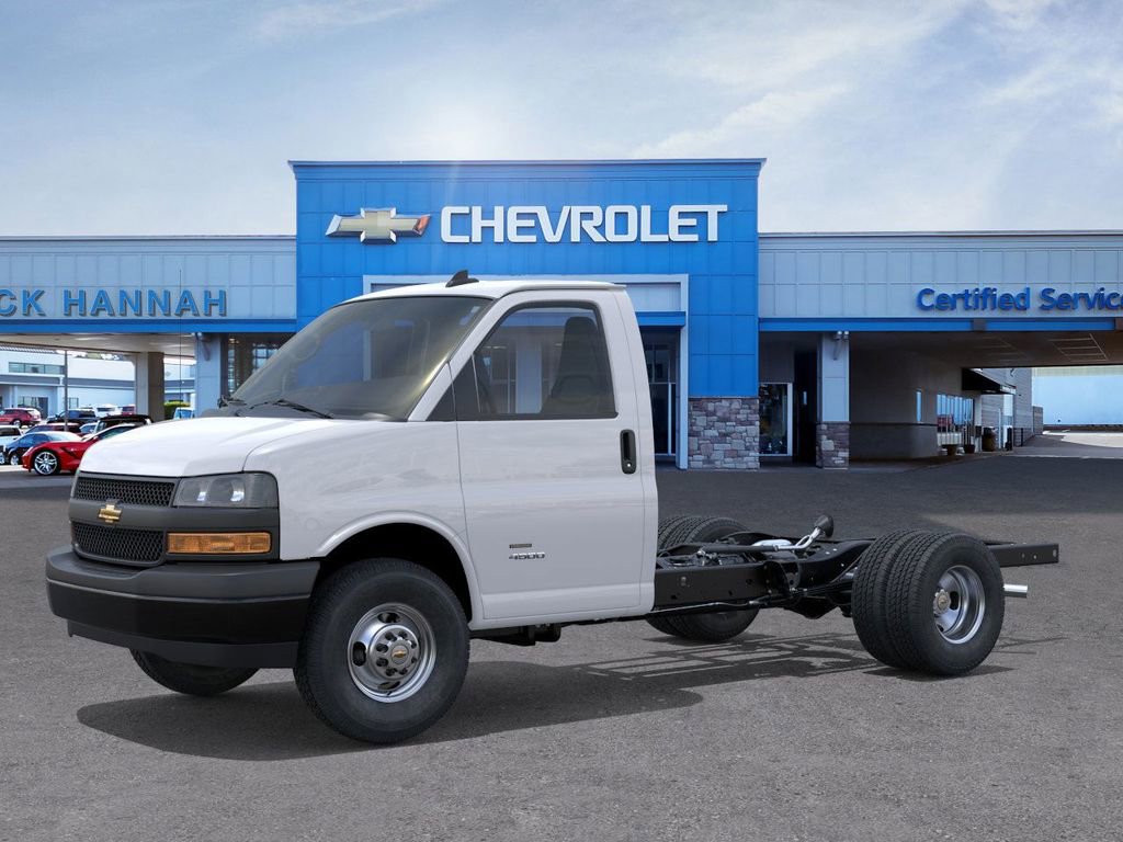 2025 Chevrolet Express 3500 Work Van Cutaway photo 2
