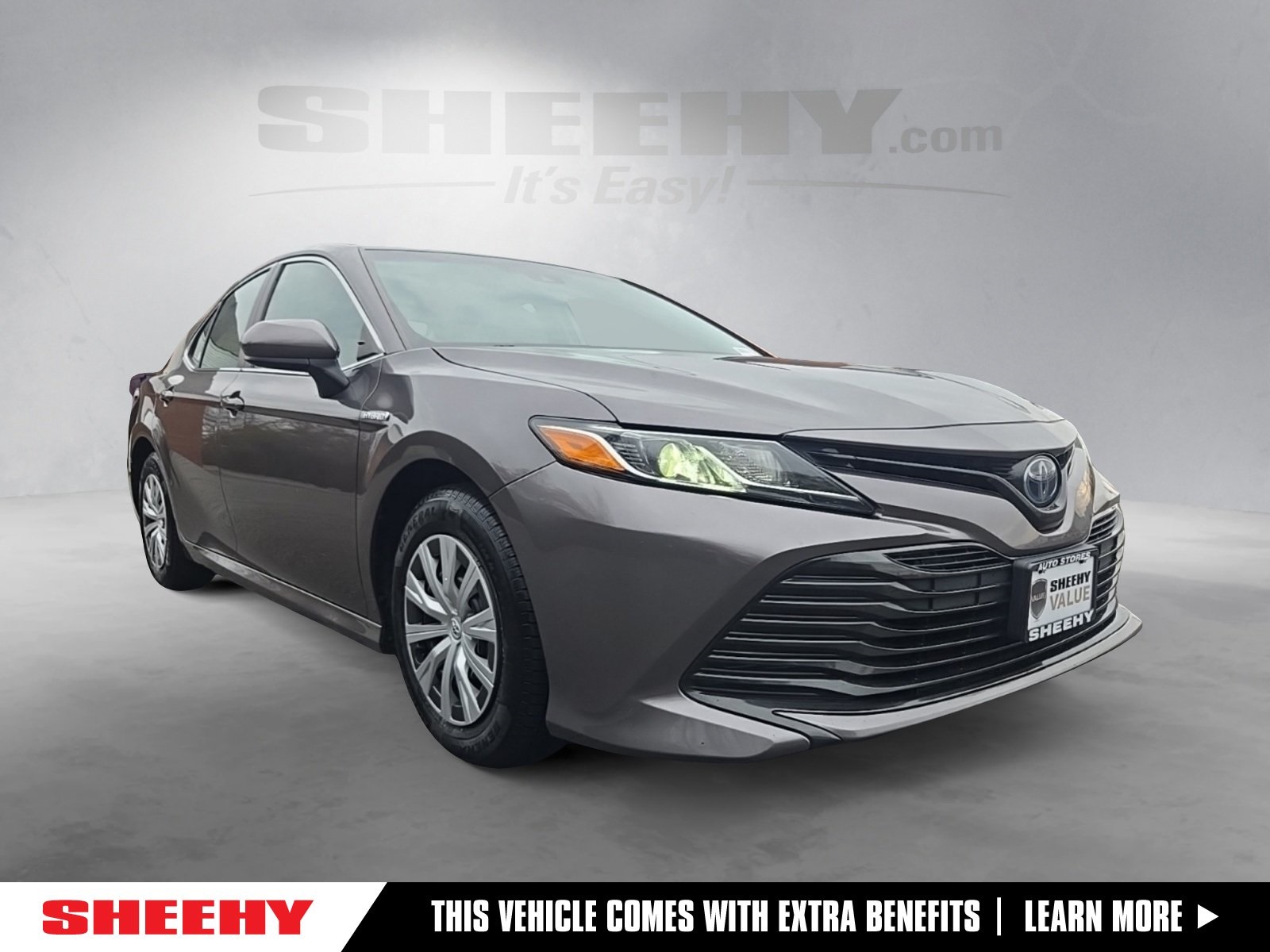 2019 Toyota Camry LE's photo