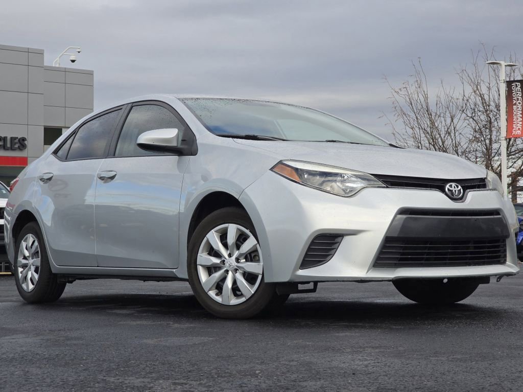 2016 Toyota Corolla LE photo 2
