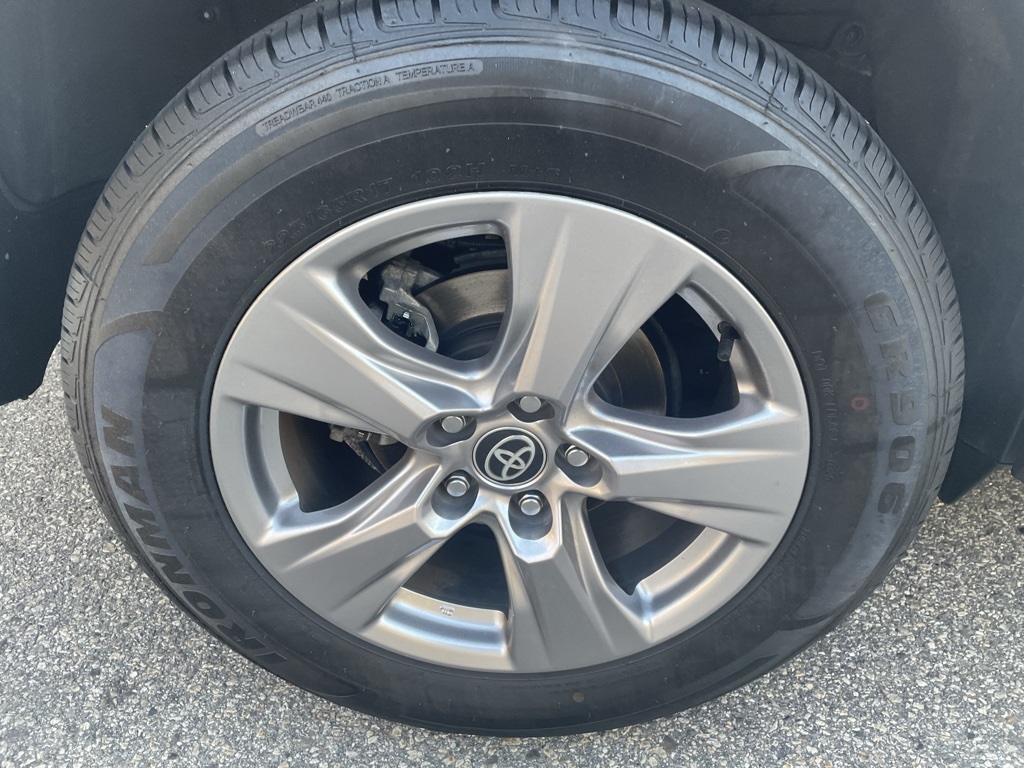 2023 Toyota RAV4 XLE photo 2