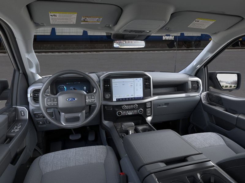 2025 Ford F-150 Lightning XLT photo 9