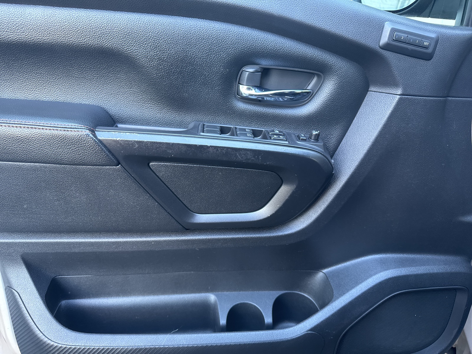 2021 Nissan Titan PRO-4X photo 22