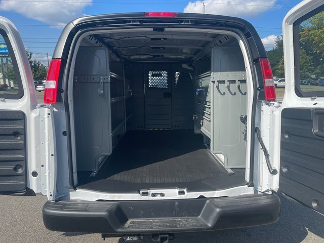 2025 Chevrolet Express Cargo 3500 photo 4