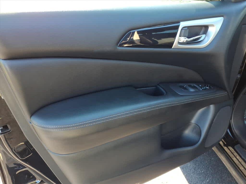 2020 Nissan Pathfinder S photo 10