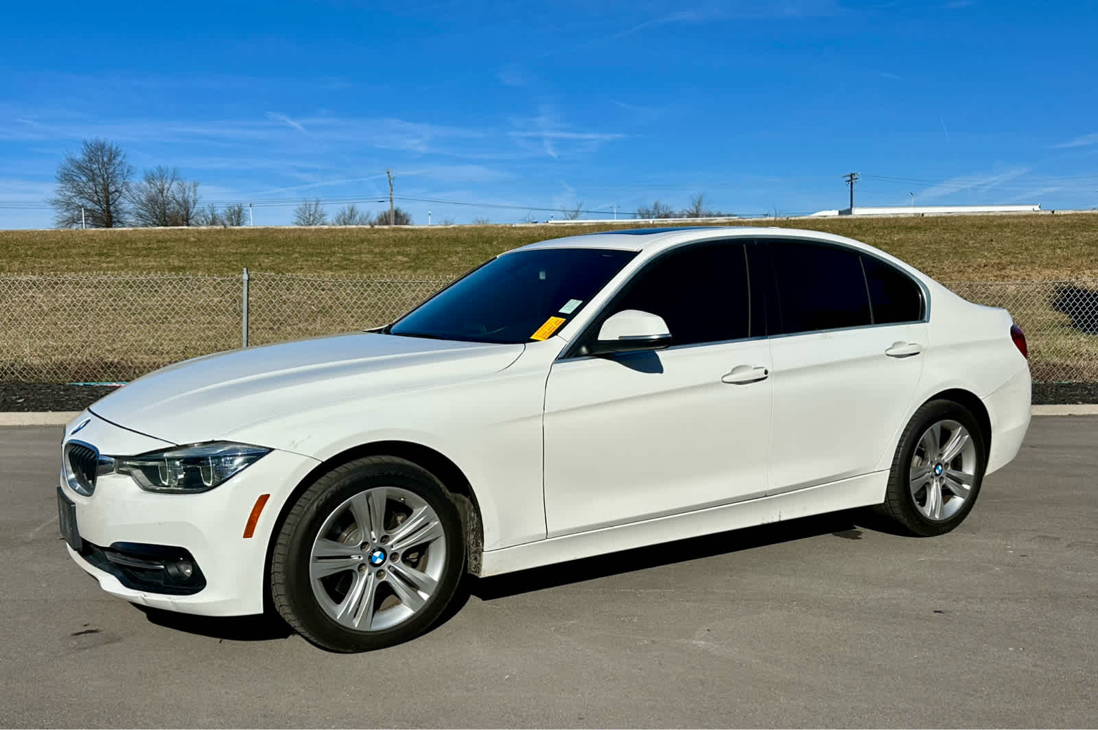 2017 BMW 3 Series 330i's photo