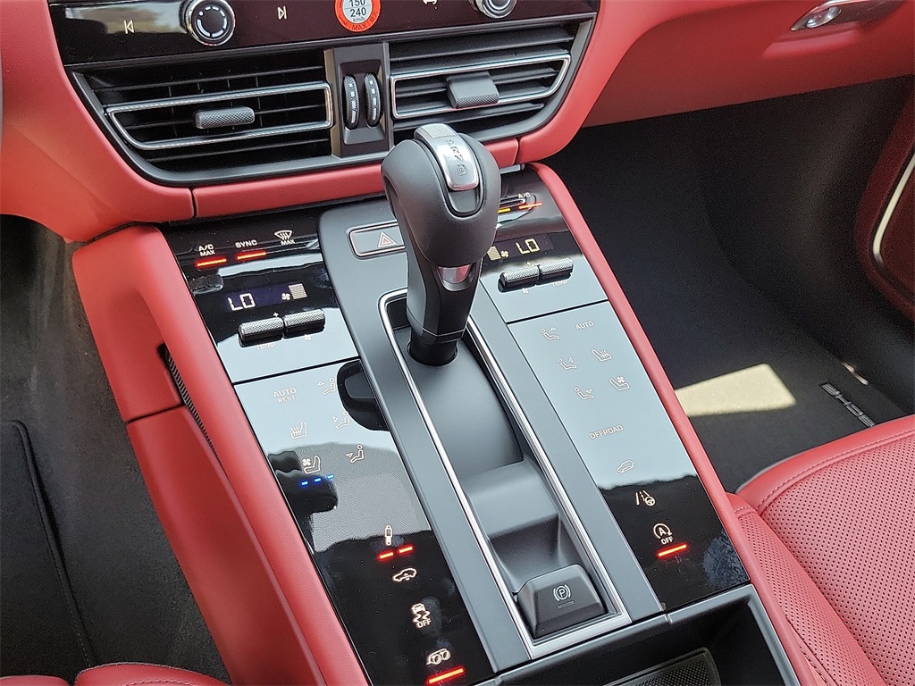 2025 Porsche Macan GTS photo 18