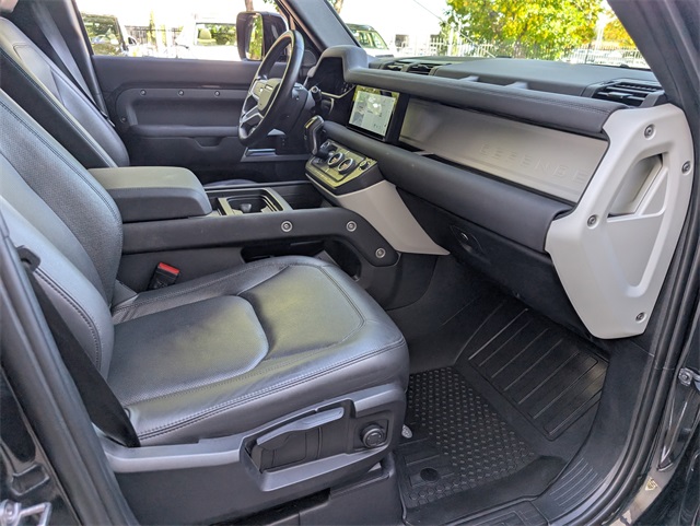 2023 Land Rover Defender 110 S photo 15