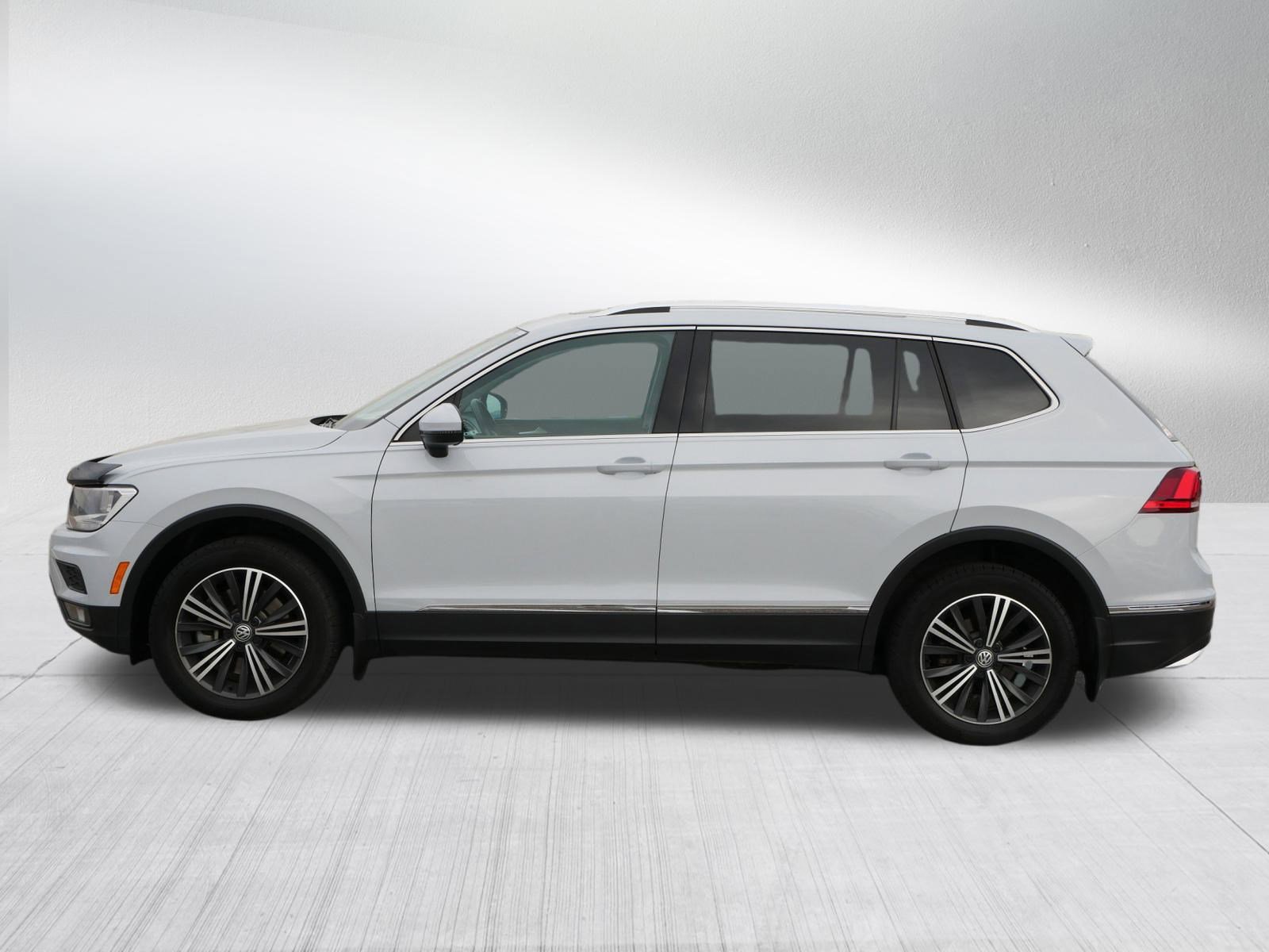 2018 Volkswagen Tiguan SEL photo 4