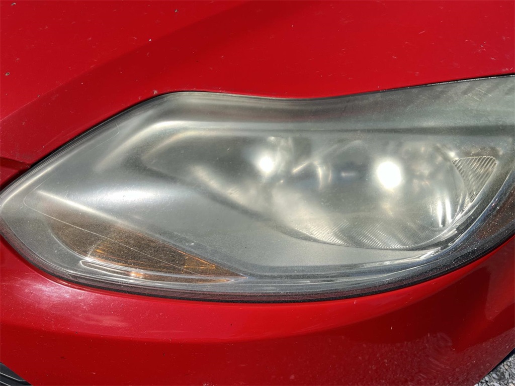 2012 Ford Focus SE photo 2