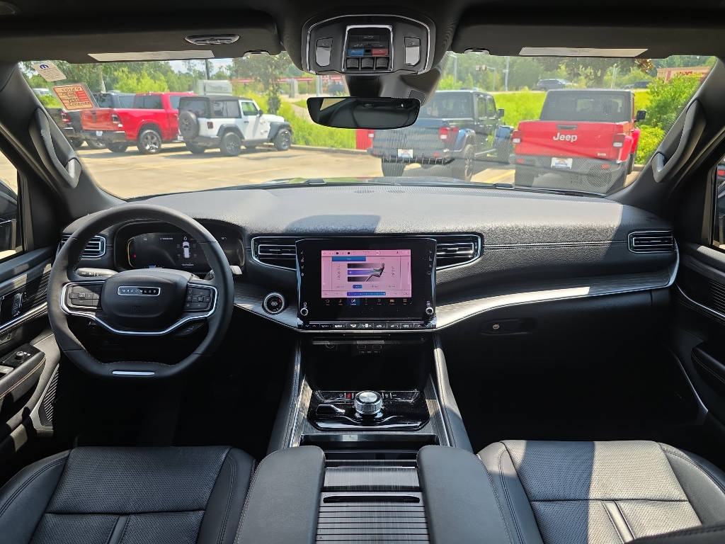 2024 Jeep Wagoneer L Series II photo 15