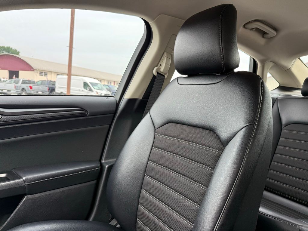 2018 Ford Fusion SE photo 20