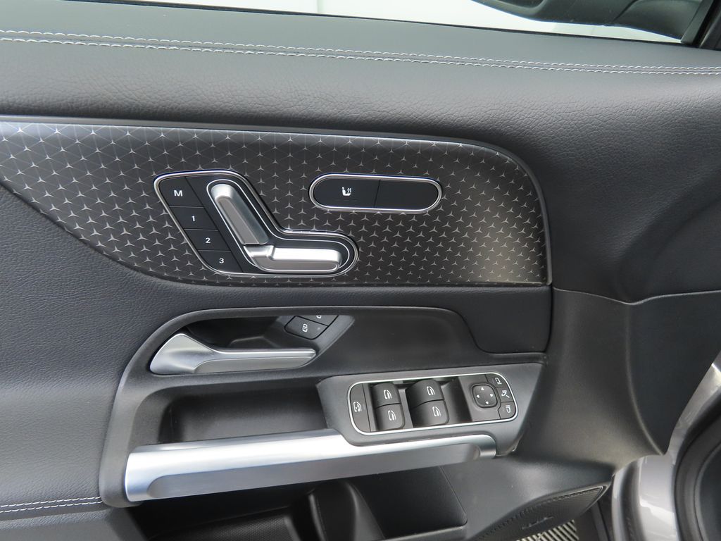 2026 Mercedes Benz GLB 250 photo 20
