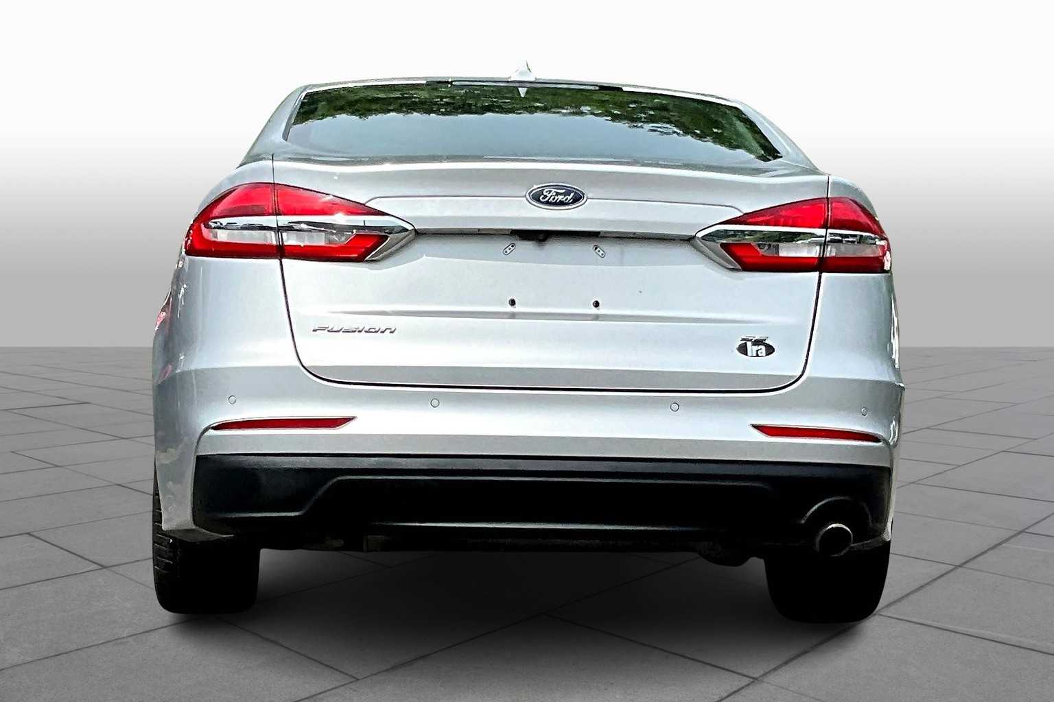 2019 Ford Fusion SE photo 4