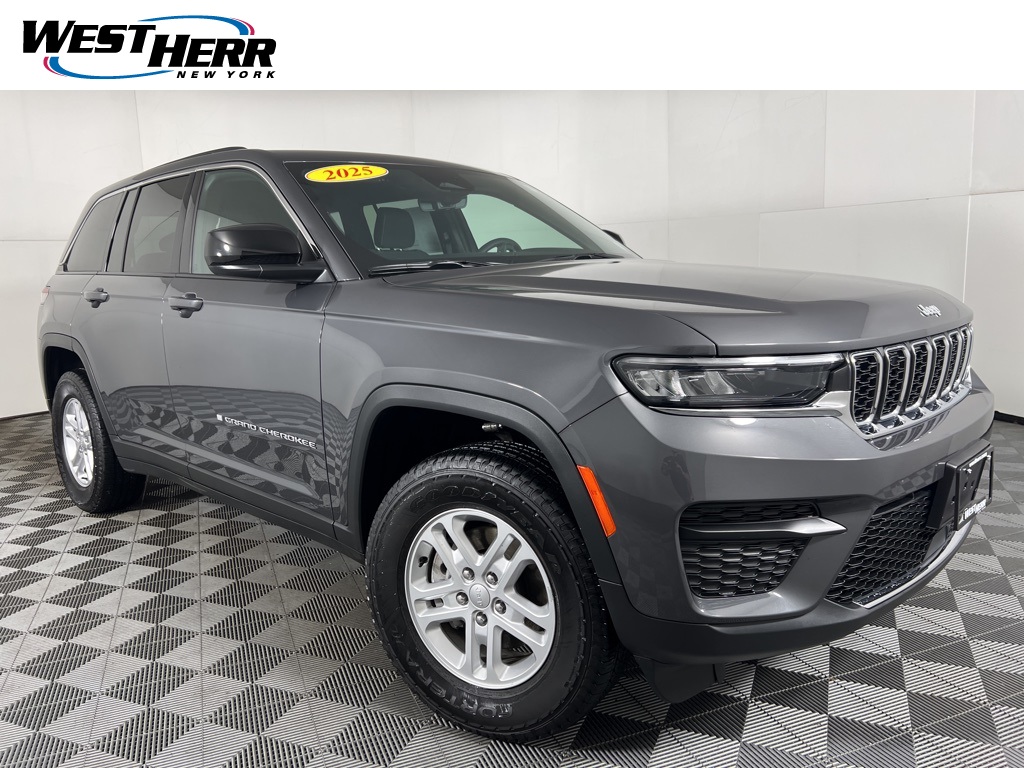 2025 Jeep Grand Cherokee Laredo's photo