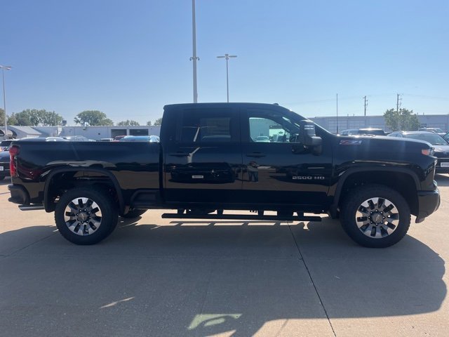 2025 Chevrolet Silverado 2500HD Custom photo 3