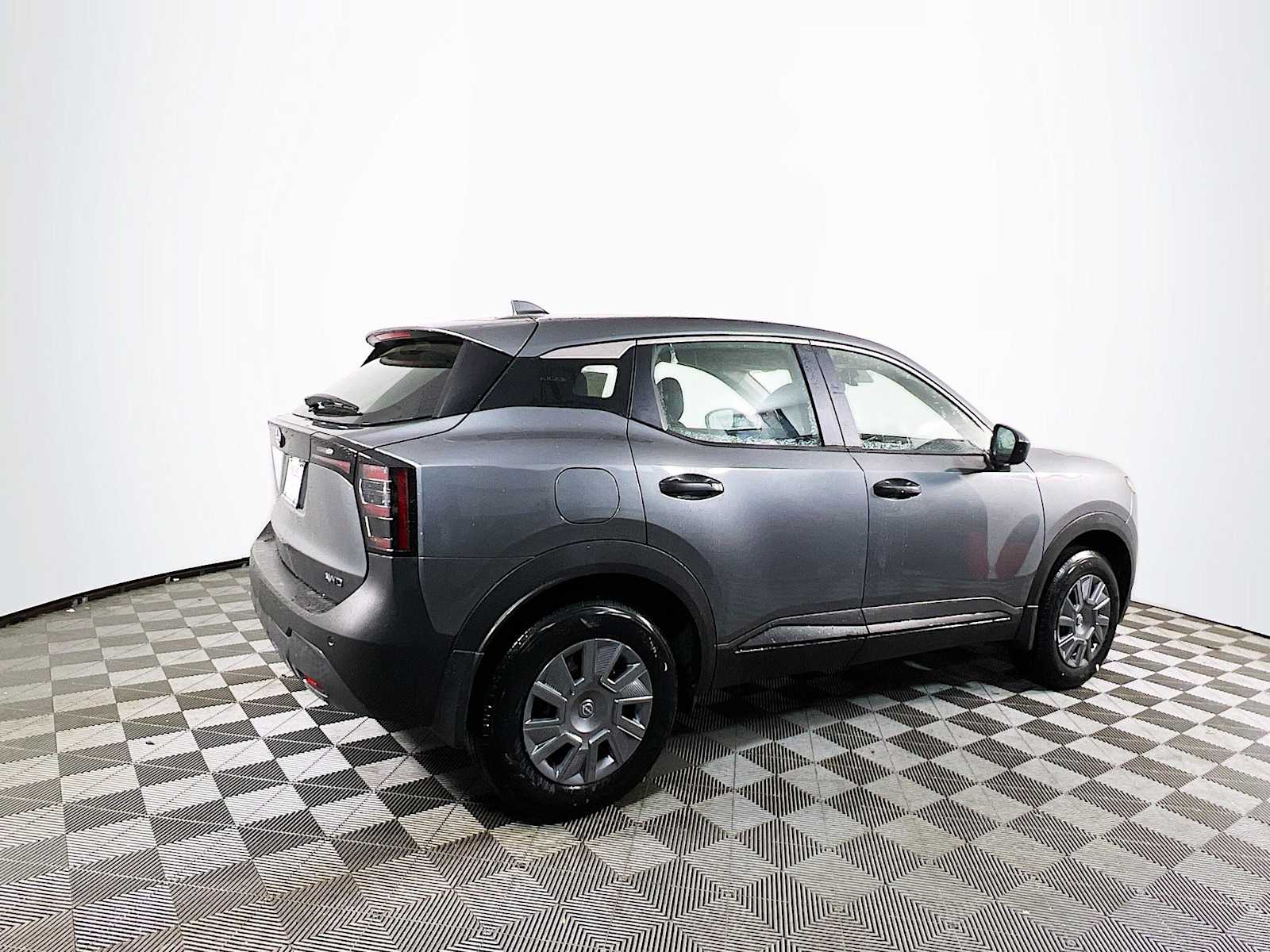 2025 Nissan Kicks S photo 2