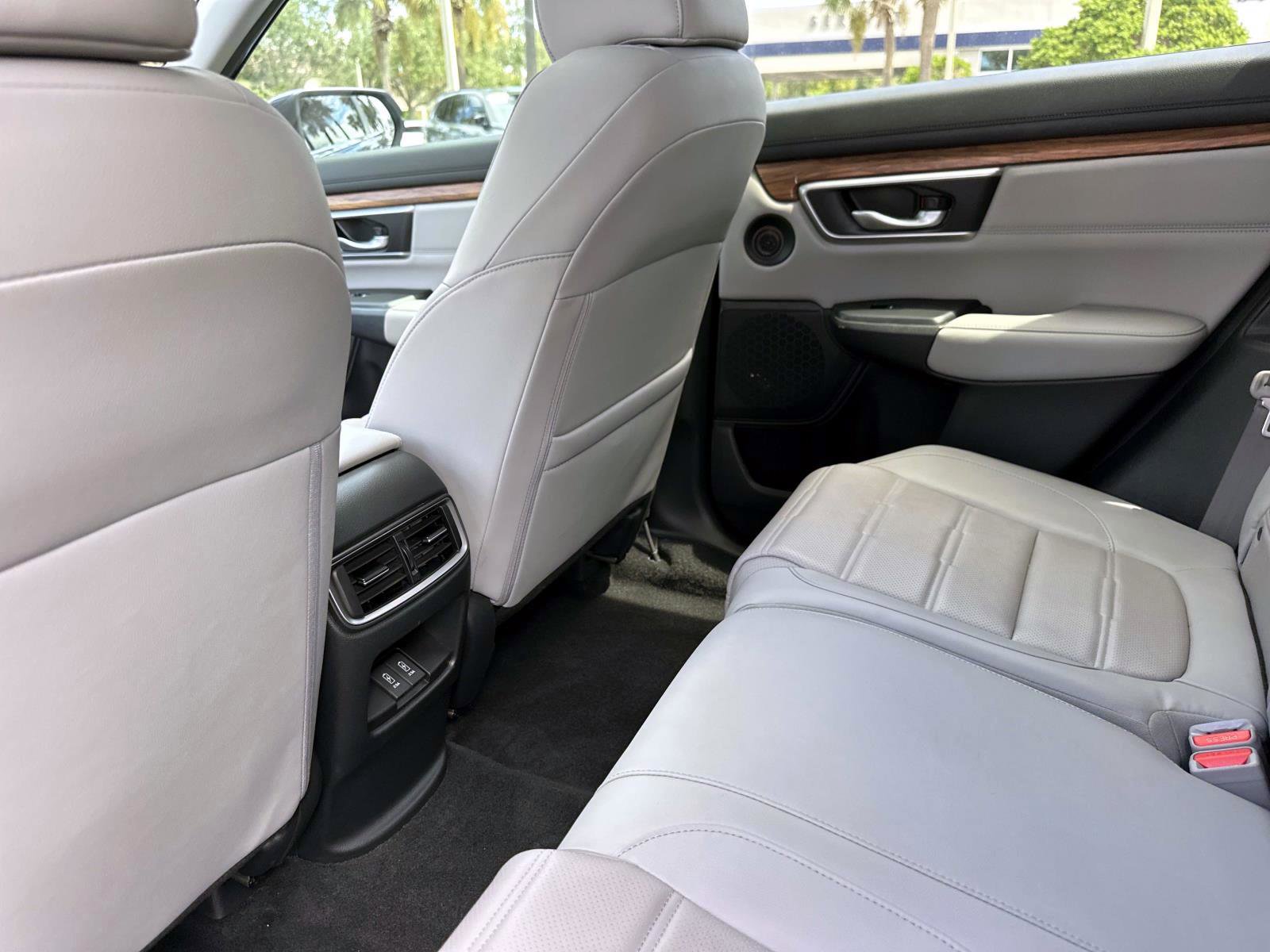 2022 Honda CR-V Hybrid Touring photo 13