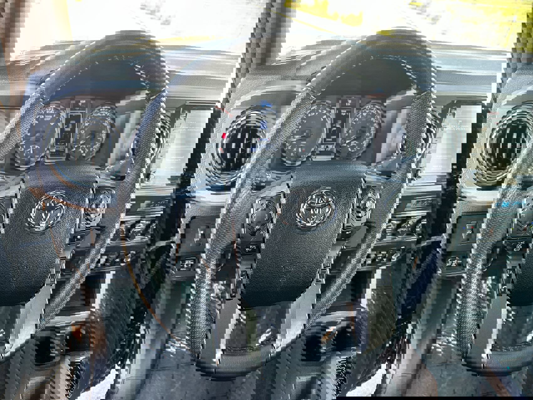 2023 Toyota Tacoma SR5 Double Cab V6 photo 14