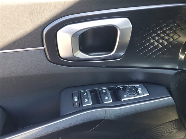 2025 Kia Sorento S photo 5
