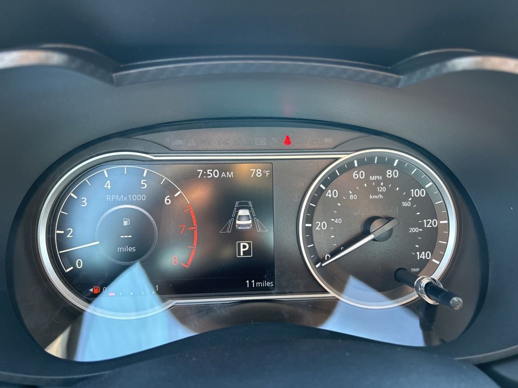 2025 Nissan Versa SR photo 16