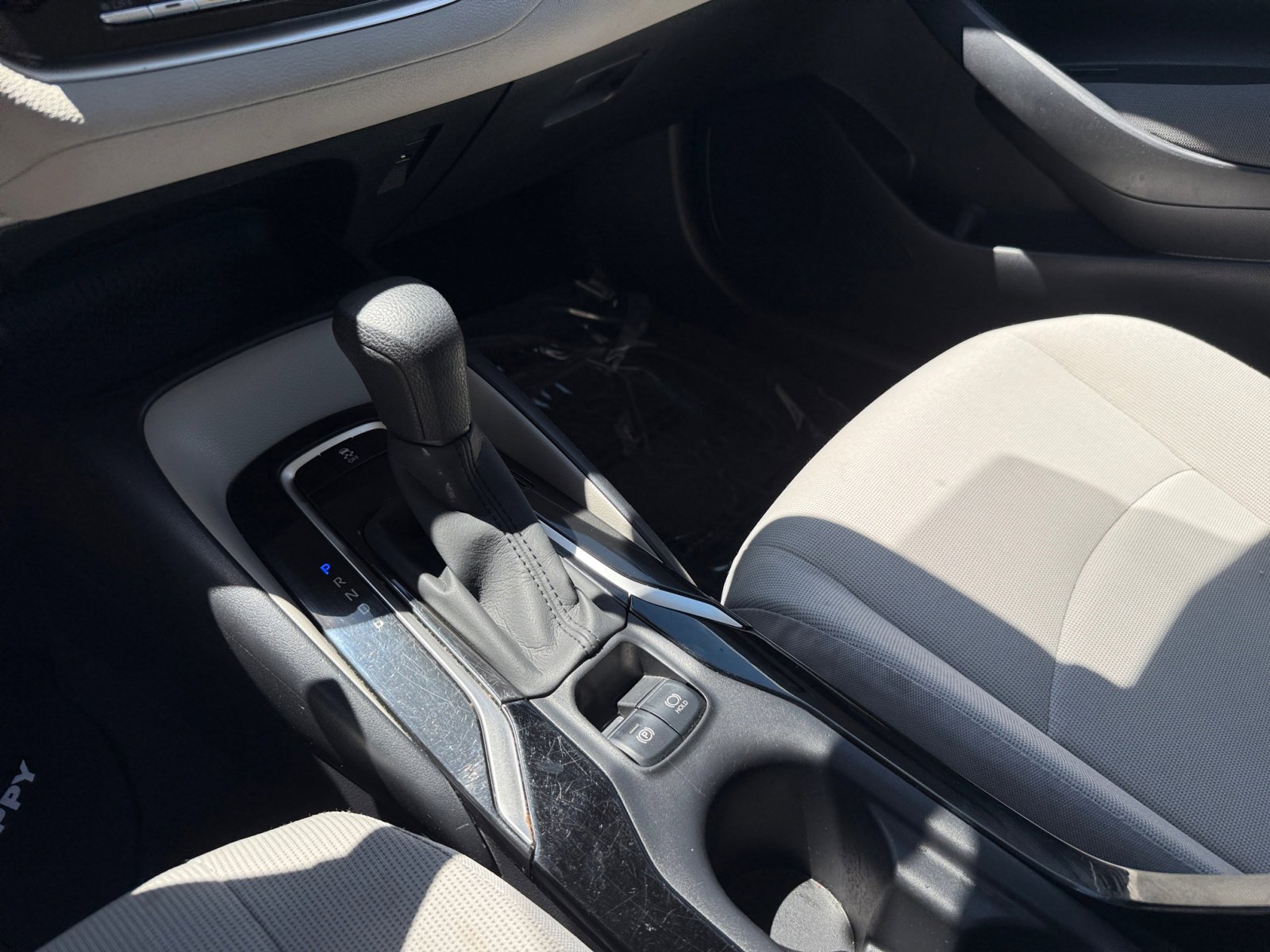 2022 Toyota Corolla LE photo 13