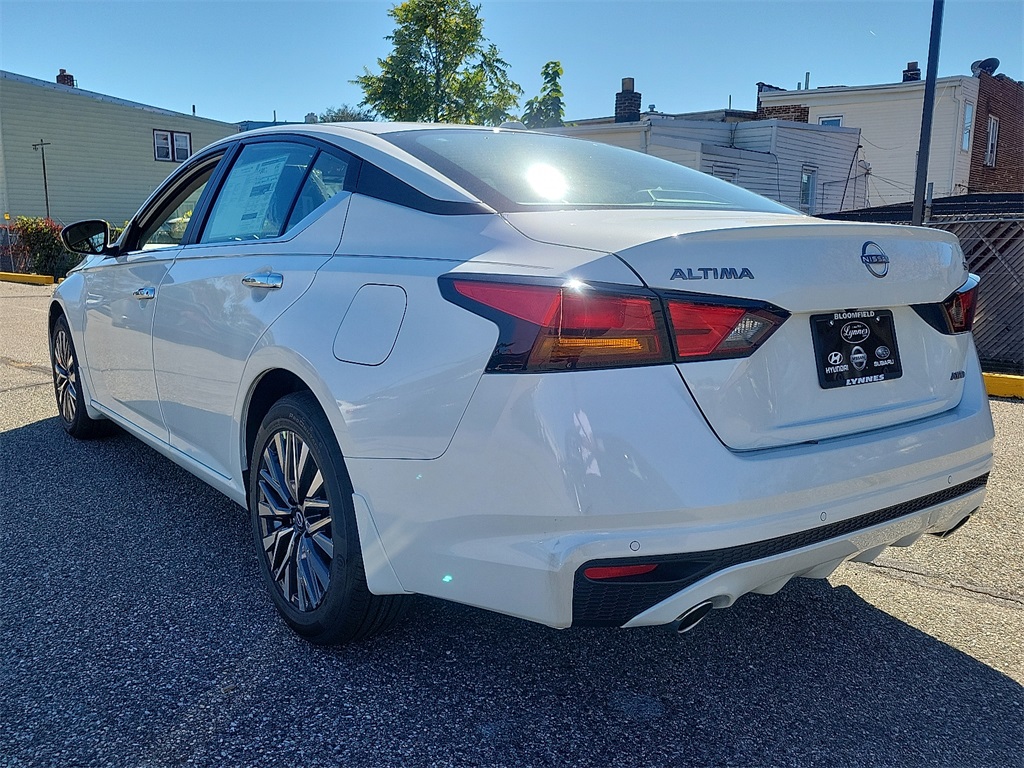 2025 Nissan Altima SV photo 5