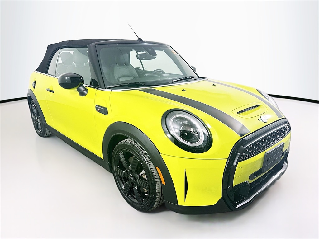 2023 MINI Convertible S's photo