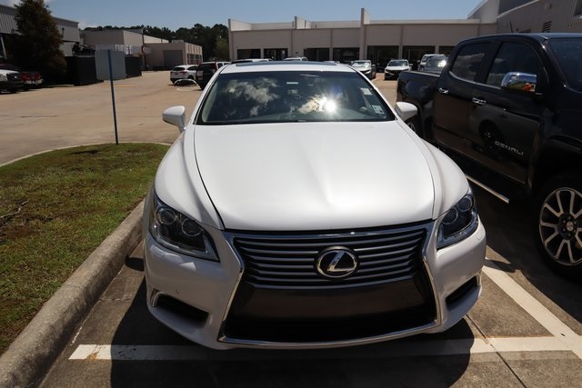 2015 Lexus LS 460 photo 2