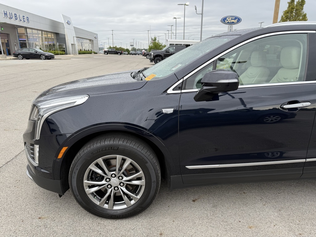 2021 Cadillac XT5 Premium Luxury photo 2
