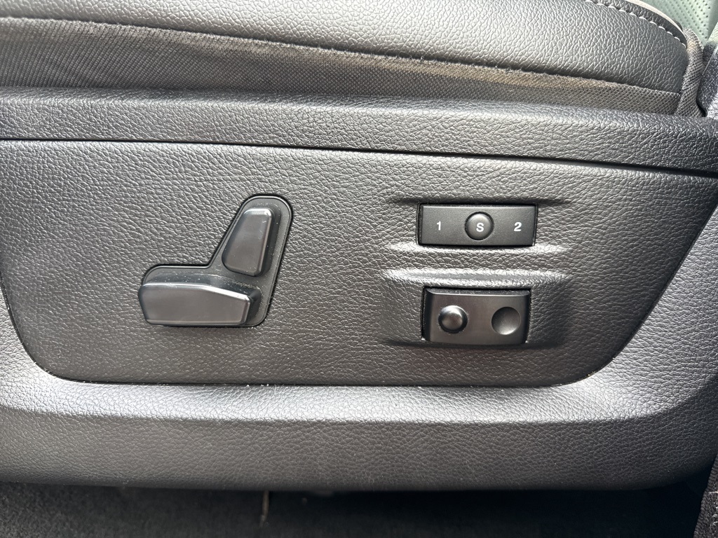 2014 Ram 1500 Laramie Longhorn photo 33
