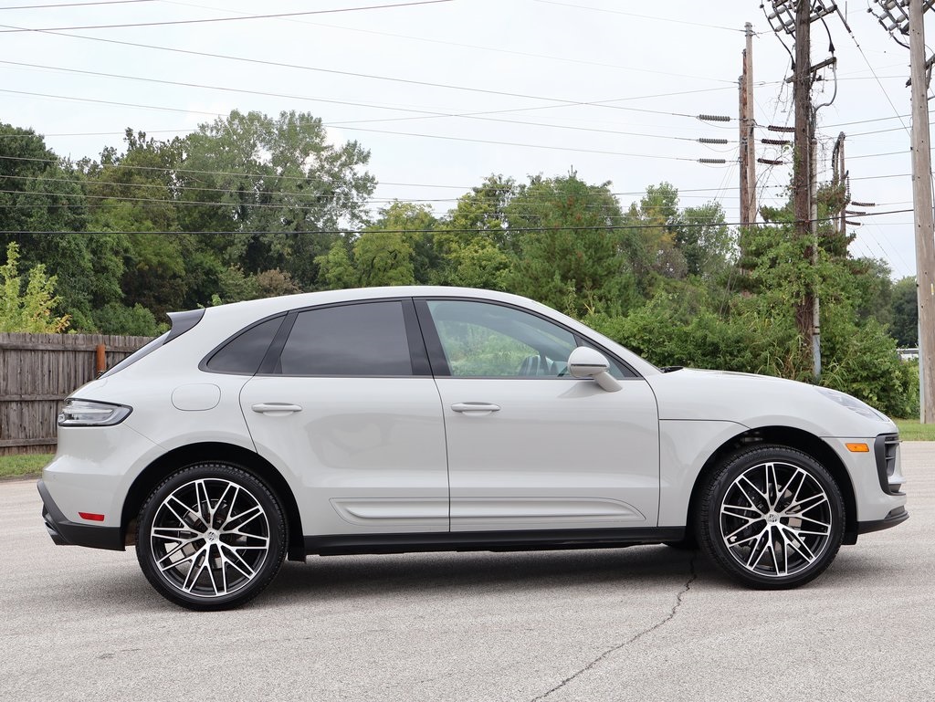 2025 Porsche Macan T photo 9